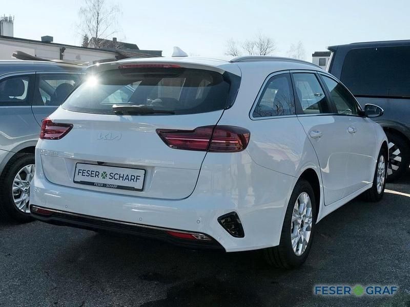 Neu Kia Ceed Sportswagon 101 PS (74 kW) 2025 Weiß Kombi