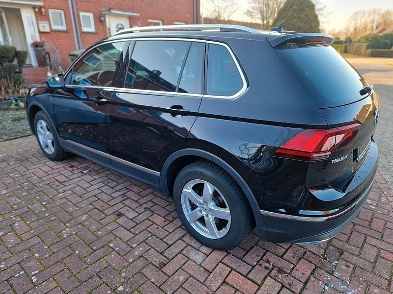 Gebraucht VW Tiguan Highline 239 PS (175 kW) 2020 Schwarz SUV
