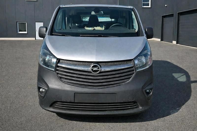 Gebraucht Opel Vivaro 145 PS (106 kW) 2018 Silber Van / Kleinbus