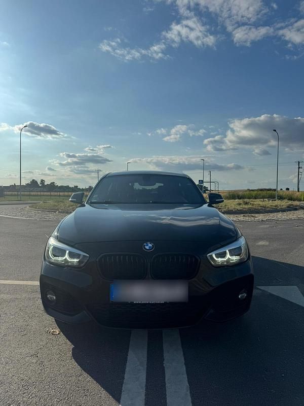 Schwarz Gebraucht 2018 BMW 118 Kleinwagen | 15.300 € (Etwas zu teuer) - Bild 1/4