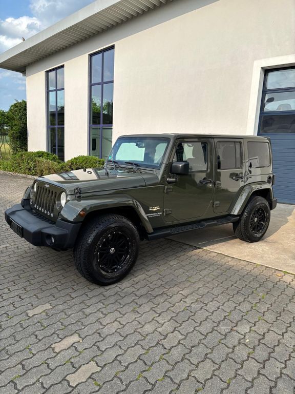 Grün Gebraucht 2016 Jeep Wrangler Unlimited Sahara SUV | 27.500 € (Guter Preis) - Bild 1/4