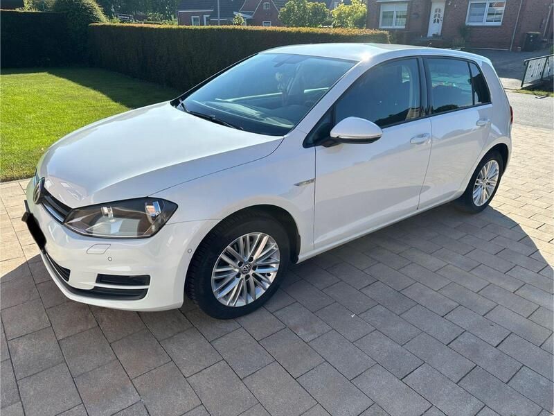 Weiß Gebraucht 2015 VW Golf VII Cup Limousine | 8.900 € (Guter Preis) - Bild 1/4