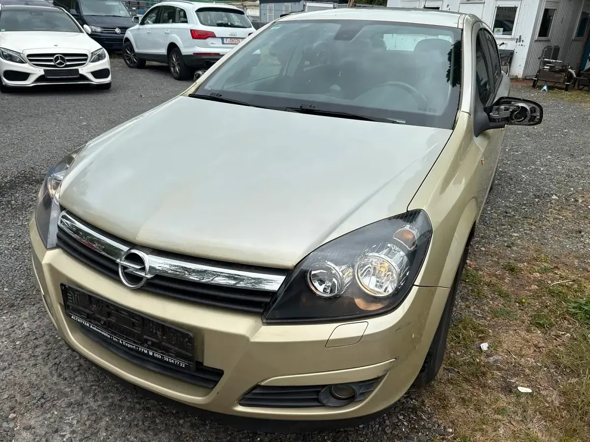 Occasion Opel Astra Elegance 125 ch (91 kW) 2004 Andere farben Citadine