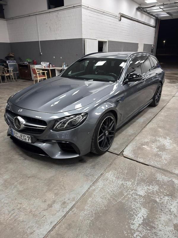Grau Gebraucht 2018 Mercedes E63S AMG AMG Kombi | 39.990 € - Bild 1/4