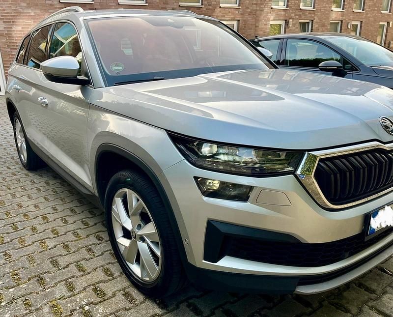 Silber Gebraucht 2021 Skoda Kodiaq Style SUV | 28.500 € (Guter Preis) - Bild 1/4
