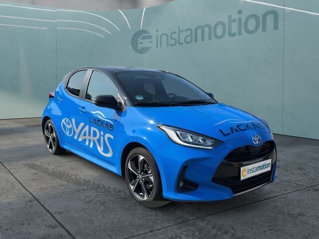 Blau Gebraucht 2024 Toyota Yaris Hybrid Edition Kleinwagen | 26.990 € (Teuer) - Bild 1/2