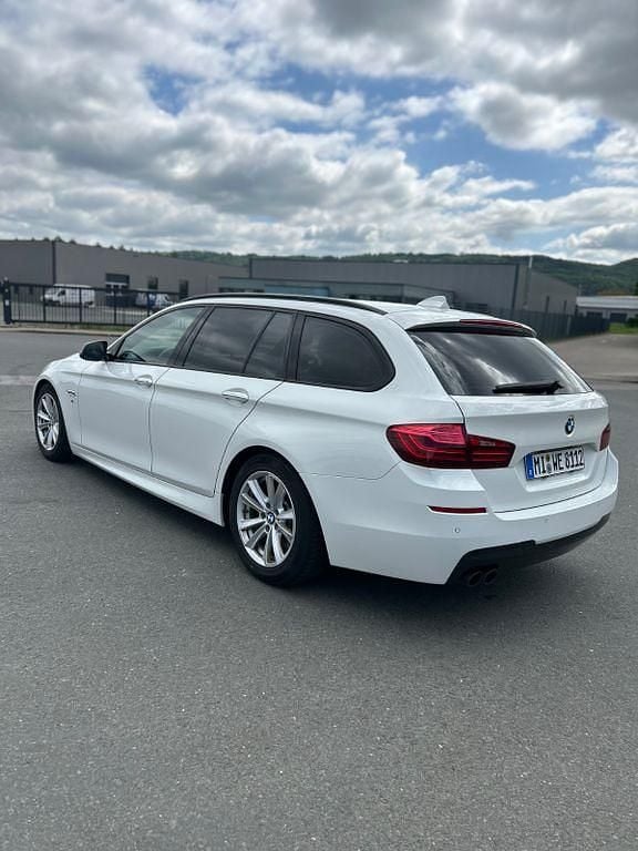 Weiß Gebraucht 2016 BMW 520 M Sport Kombi | 18.290 € (Etwas zu teuer) - Bild 1/4