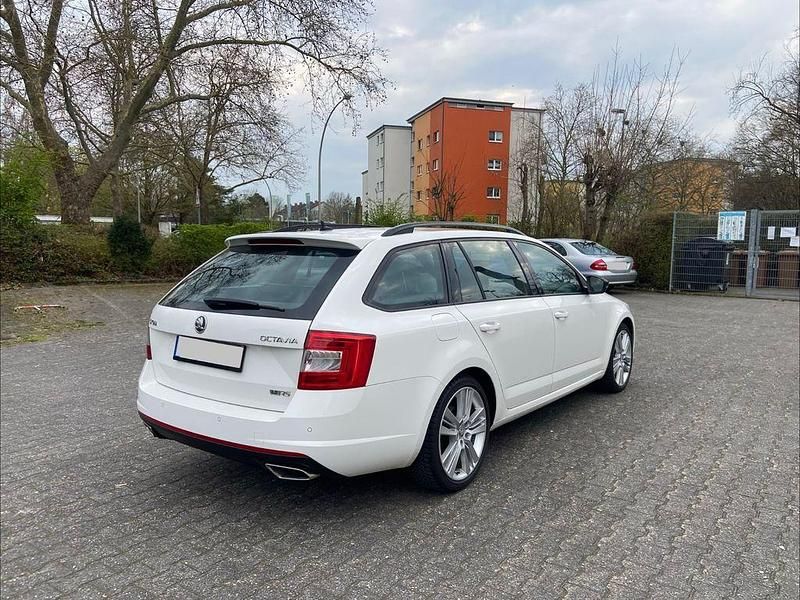 Gebraucht Skoda Octavia RS 184 PS (135 kW) 2014 Weiß Kleinwagen