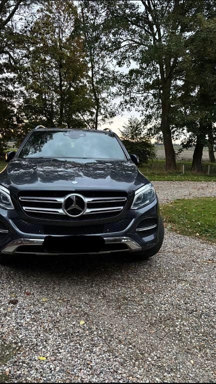 Grau Gebraucht 2016 Mercedes GLE350 SUV | 28.000 € (Fairer Preis) - Bild 1/4