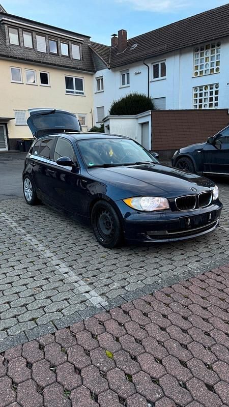 Blau Gebraucht 2007 BMW 118 Kleinwagen | 2.200 € - Bild 1/4