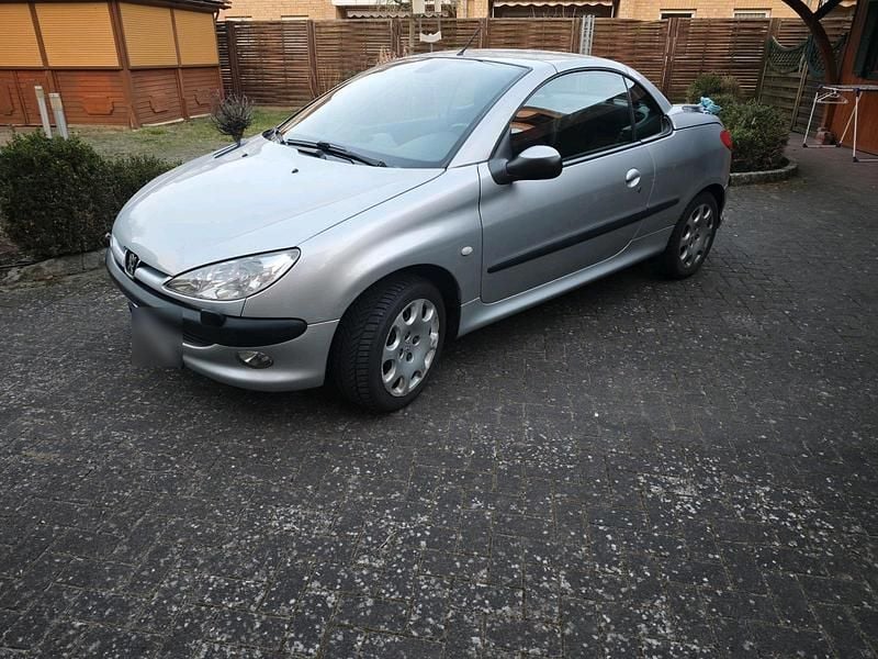 Gebraucht Peugeot 206 CC 109 PS (80 kW) 2003 Silber Cabrio