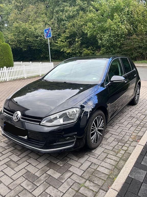 Schwarz Gebraucht 2016 VW Golf VII Allstar Limousine | 8.888 € (Superpreis) - Bild 1/4