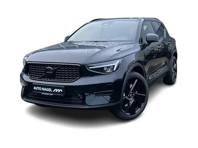 Neu Volvo XC40 Plus 163 PS (119 kW) 2025 Schwarz SUV