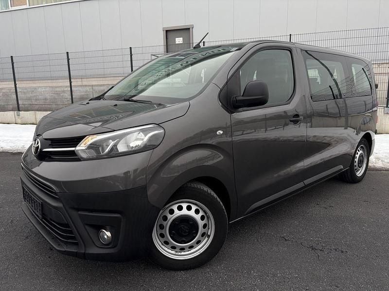 Gebraucht Toyota Proace Comfort 120 PS (88 kW) 2022 Grau Van / Kleinbus