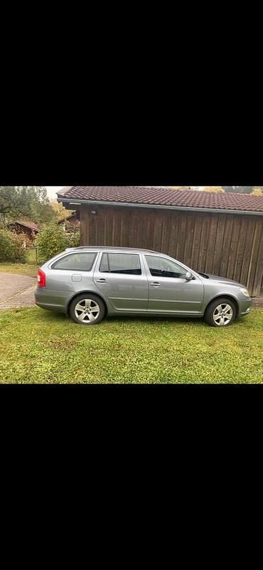 Gebraucht Skoda Octavia Active 105 PS (77 kW) 2012 Grau Kombi