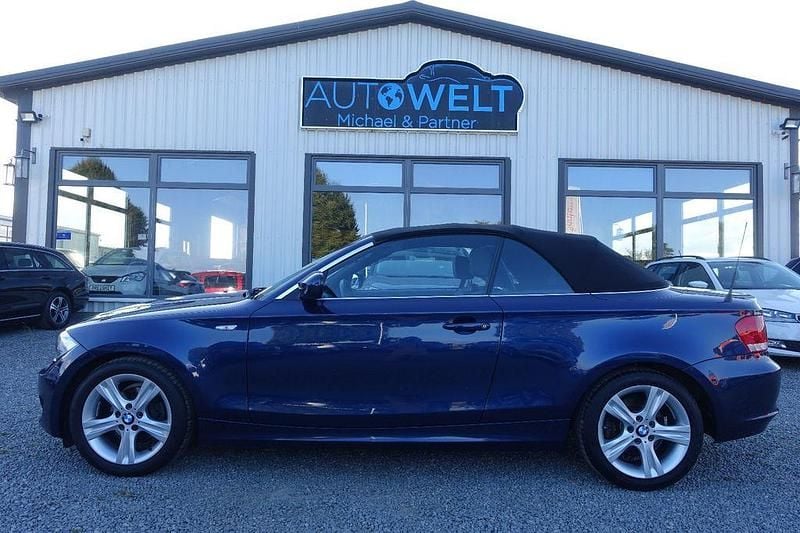 Blau Gebraucht 2011 BMW 118 Cabriolet Advantage Cabrio | 9.480 € (Fairer Preis) - Bild 1/4