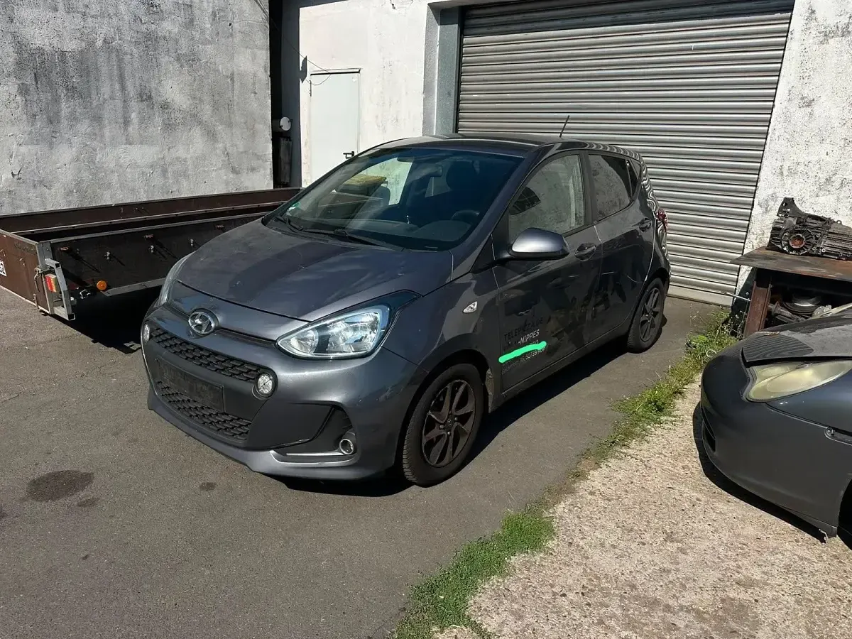 Gebraucht Hyundai i10 66 PS (48 kW) 2019 Grau Kleinwagen