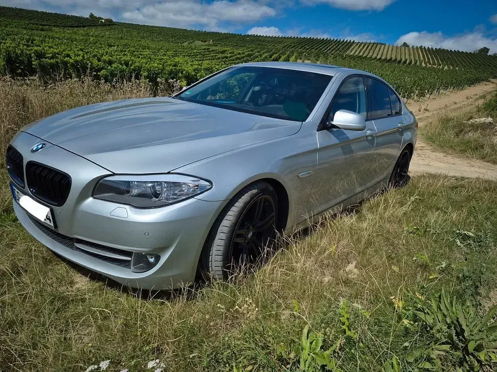 Gebraucht BMW 528 258 PS (189 kW) 2011 Silber Limousine