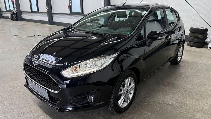 Gebraucht Ford Fiesta Trend+ 101 PS (74 kW) 2013 Weiß Kleinwagen