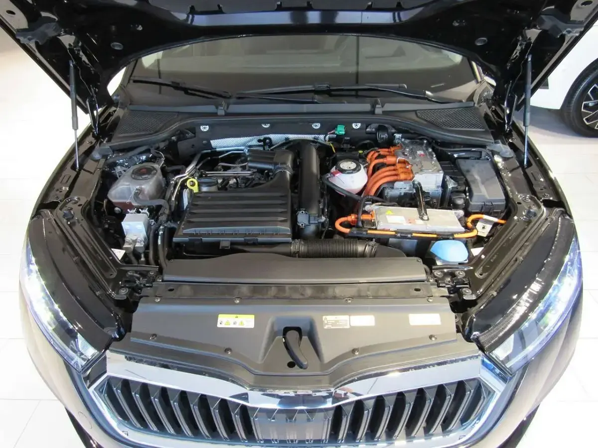 Gebraucht Skoda Octavia 204 PS (150 kW) 2021 Blackmagic perleffe Kombi