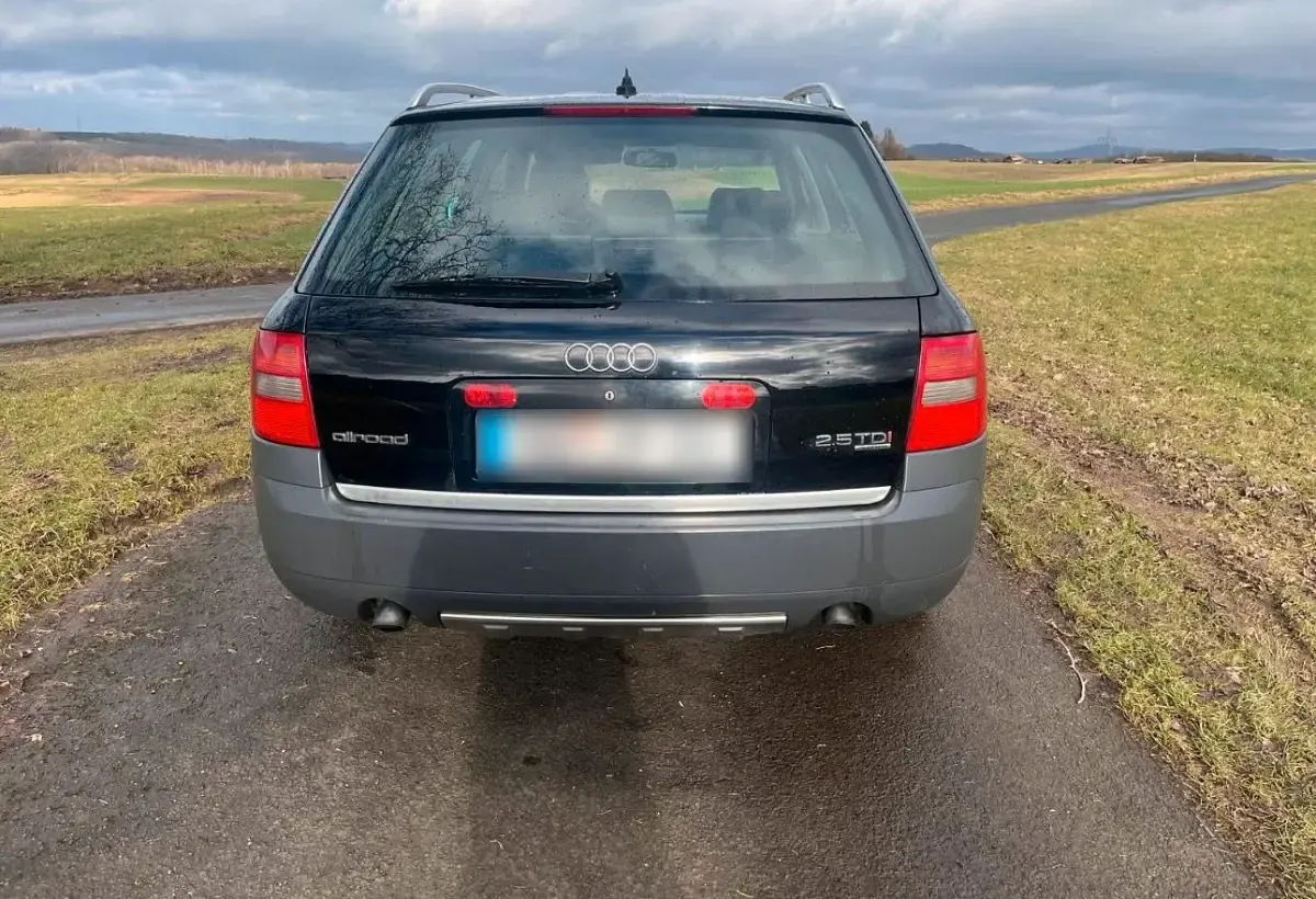 Używany Audi A6 Allroad 179 KM (131 kW) 2001 Czarny Kombi