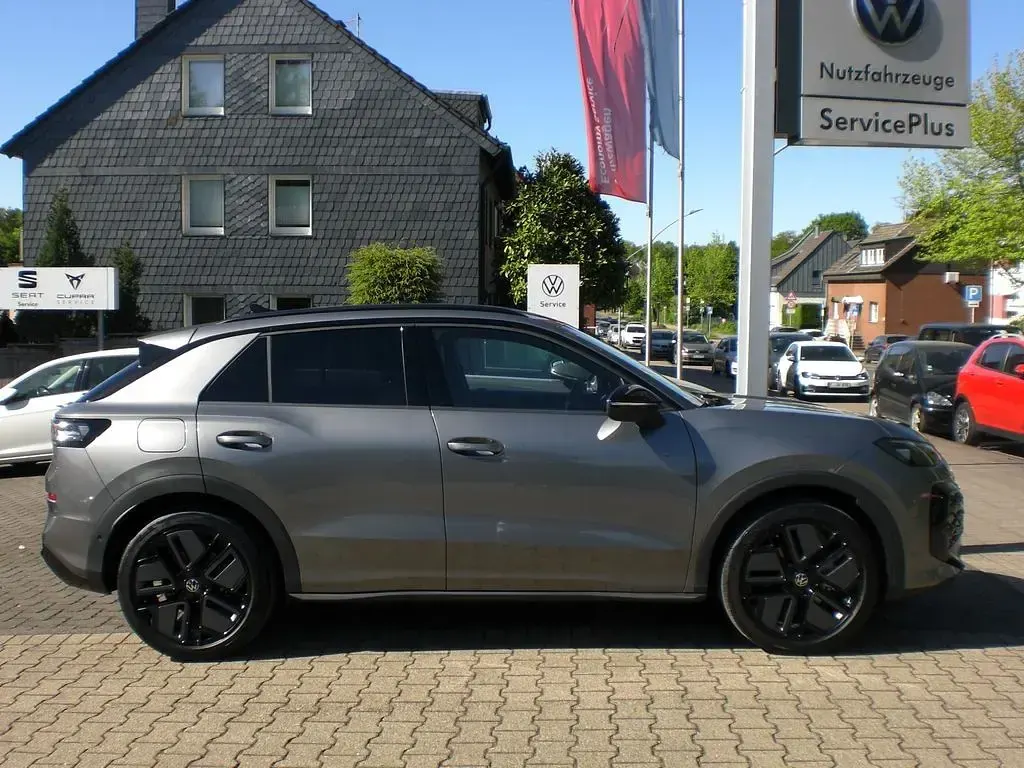 Neu VW T-Roc R-line 150 PS (110 kW) 2026 Wolf grey metallic SUV