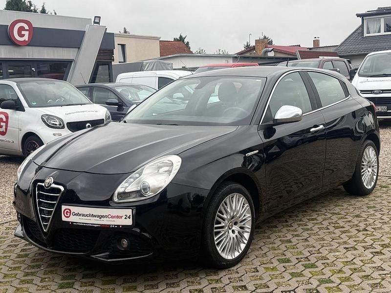 Schwarz Gebraucht 2012 Alfa Romeo Giulietta Turismo Kleinwagen | 5.990 € (Fairer Preis) - Bild 1/4