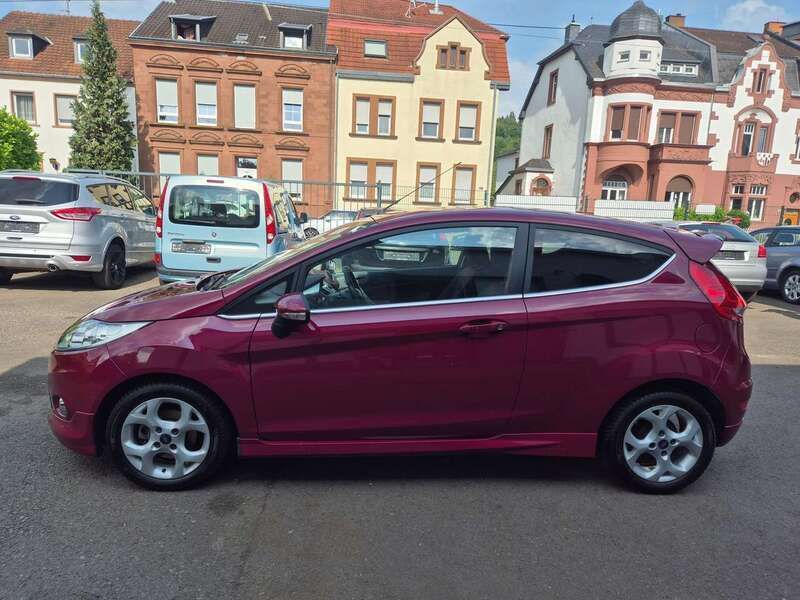 Hot magenta Gebraucht 2010 Ford Fiesta Titanium Kleinwagen | 6.500 € (Etwas zu teuer) - Bild 1/4