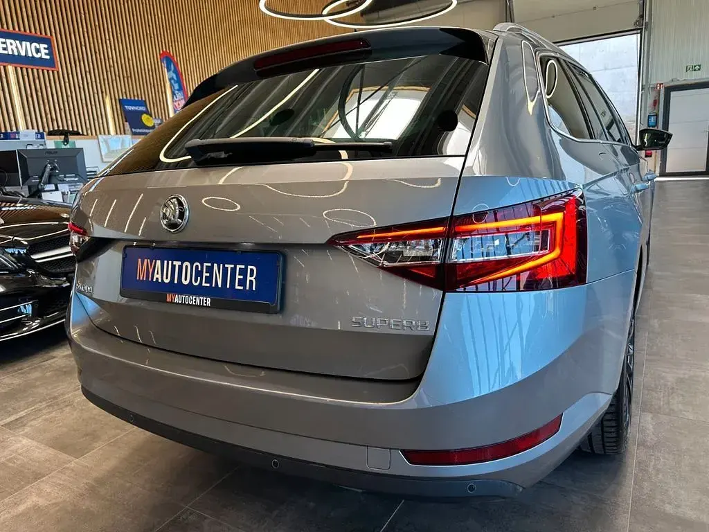 Gebraucht Skoda Superb Style 190 PS (139 kW) 2017 Grau Kombi
