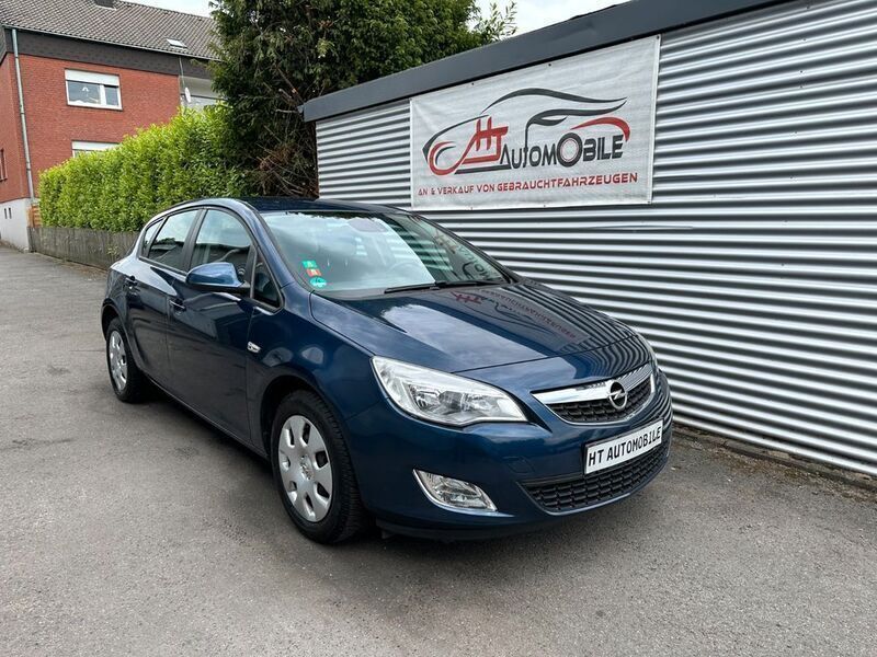 Blau Gebraucht 2012 Opel Astra Limousine | 4.999 € (Fairer Preis) - Bild 1/4
