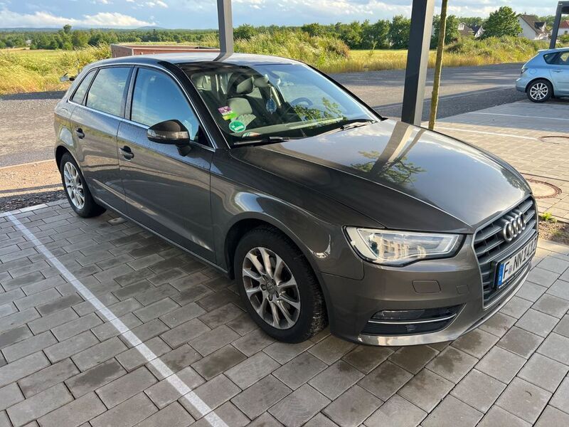 Grau Gebraucht 2014 Audi A3 Sportback Limousine | 8.000 € (Guter Preis) - Bild 1/1