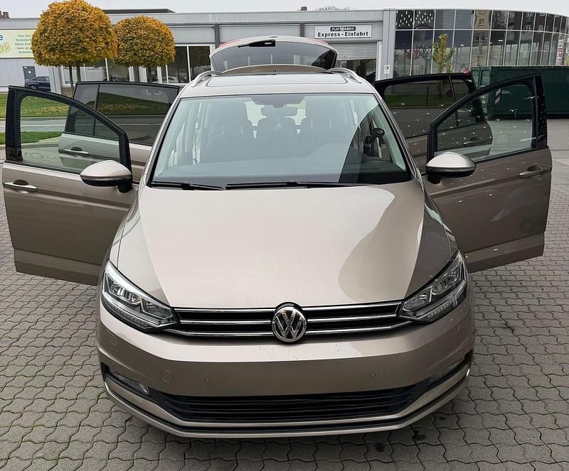 Gold Gebraucht 2017 VW Touran Comfortline Van / Kleinbus | 15.000 € (Superpreis) - Bild 1/4