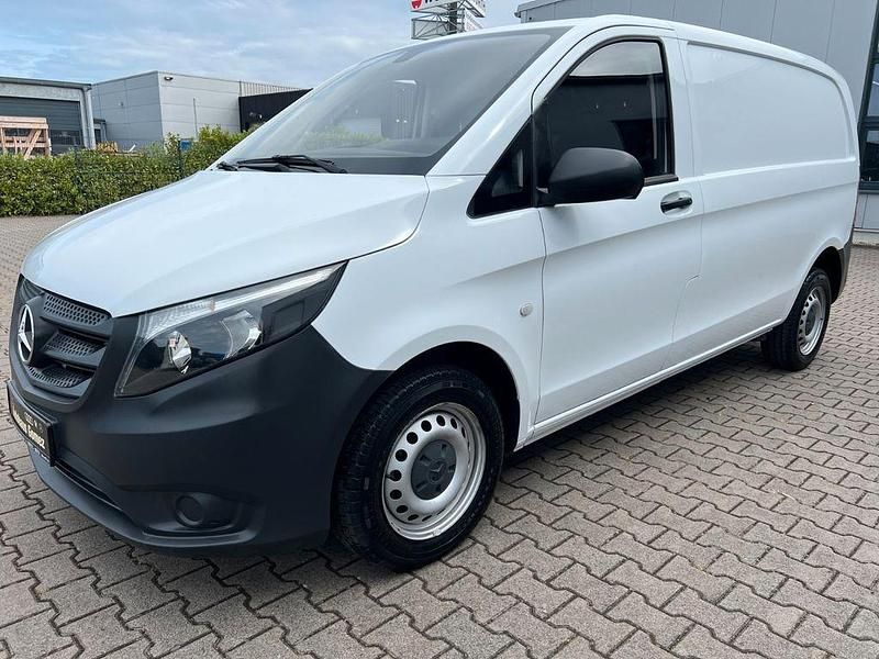 Weiß Gebraucht 2017 Mercedes Vito Van / Kleinbus | 13.999 € (Guter Preis) - Bild 1/4