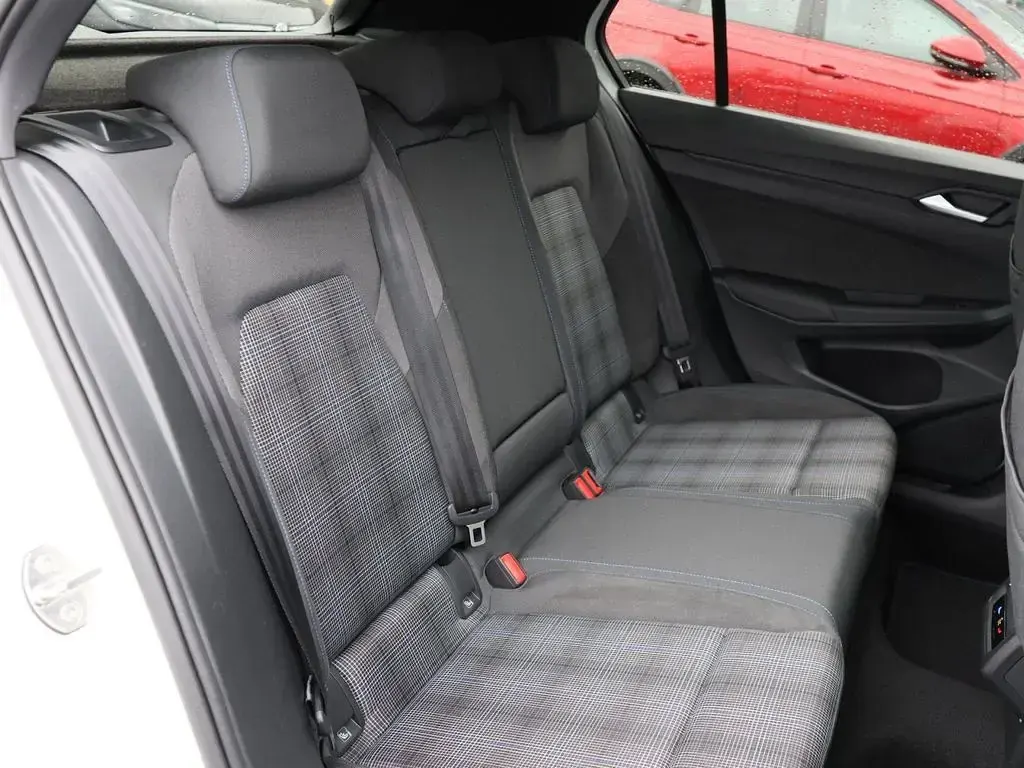 Gebraucht VW Golf VIII GTE 272 PS (200 kW) 2025 Pure white Limousine