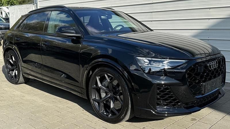 Neu Audi RS Q8 Performance 640 PS (470 kW) 2025 Mythosschwarz metallic SUV