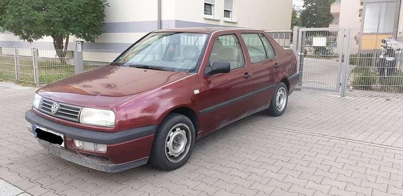 Rot Gebraucht 1992 VW Vento Limousine | 1.999 € - Bild 1/4
