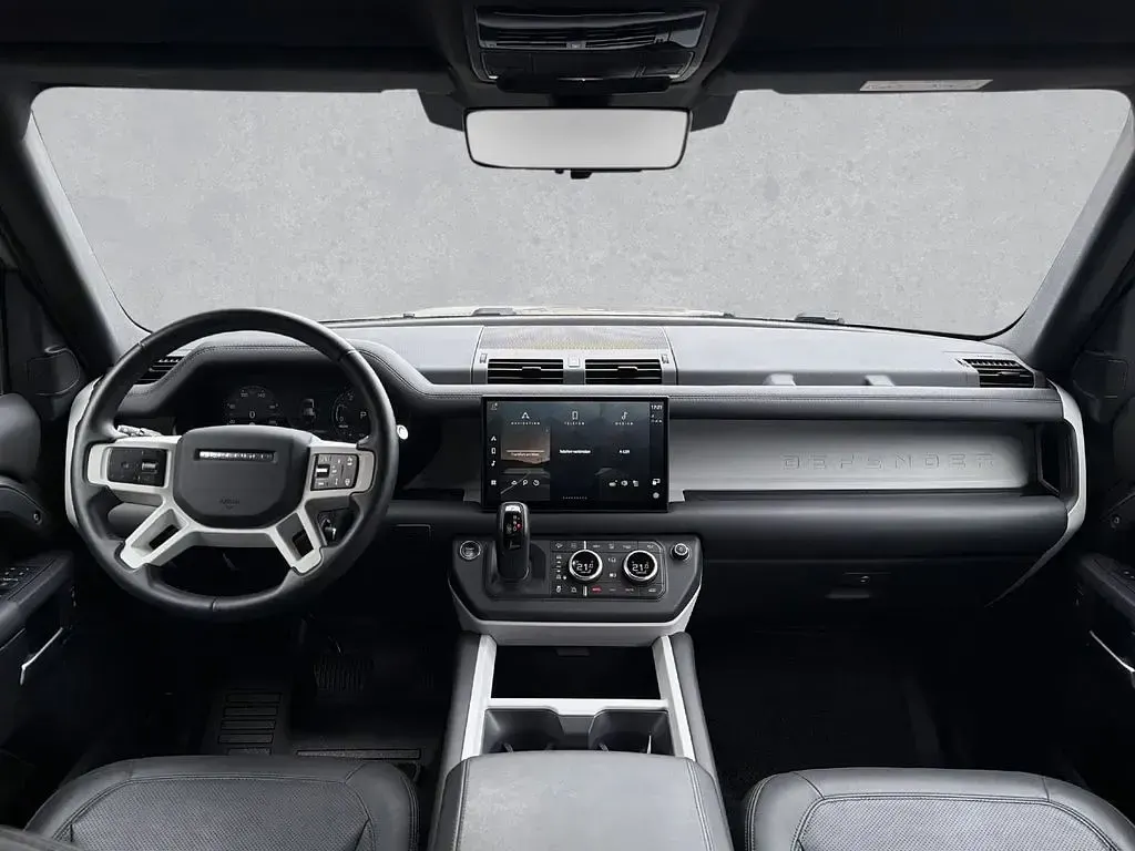 Gebraucht Land Rover Defender HSE Dynamic 299 PS (219 kW) 2025 Silicon silver SUV