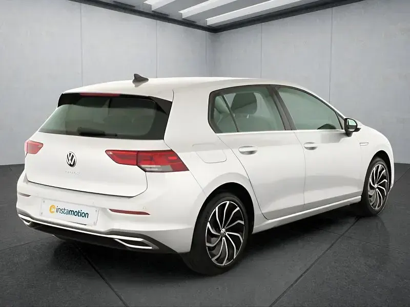 Gebraucht VW Golf VIII 150 PS (110 kW) 2022 Silber Kleinwagen