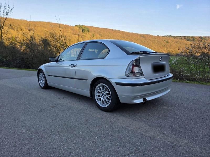 Gebraucht BMW 318 118 PS (86 kW) 2001 Silber Coupé