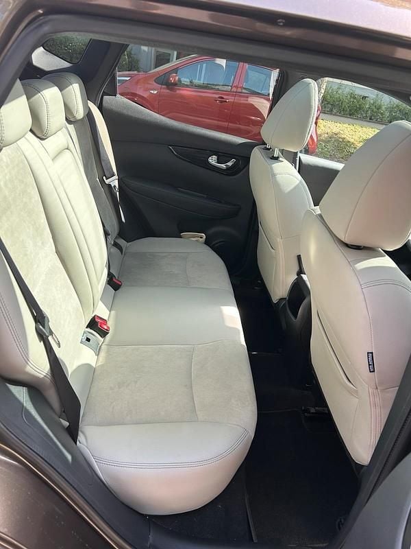 Braun Gebraucht 2016 Nissan Qashqai SUV | 15.200 € (Fairer Preis) - Bild 1/4