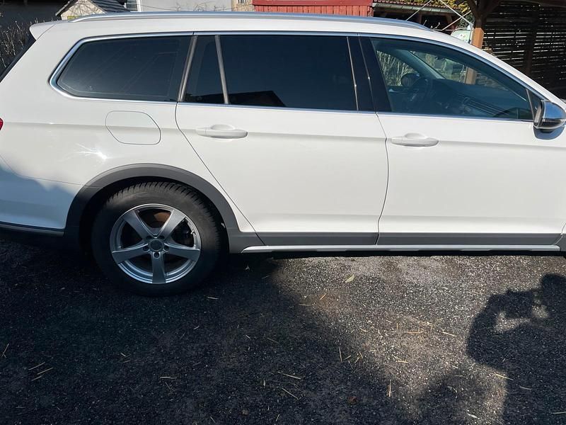 Gebraucht VW Passat Alltrack 190 PS (139 kW) 2016 Weiß Kombi