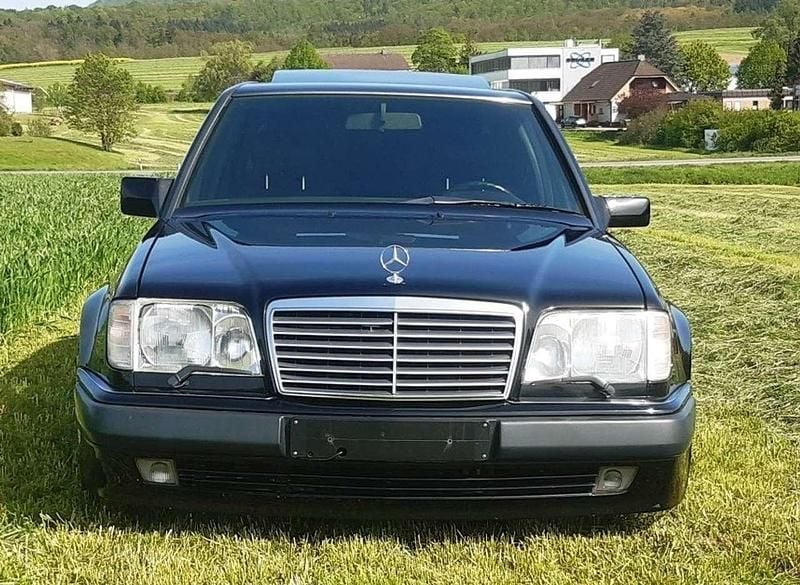 Gebraucht Mercedes E500 320 PS (235 kW) 1994 Schwarz Limousine