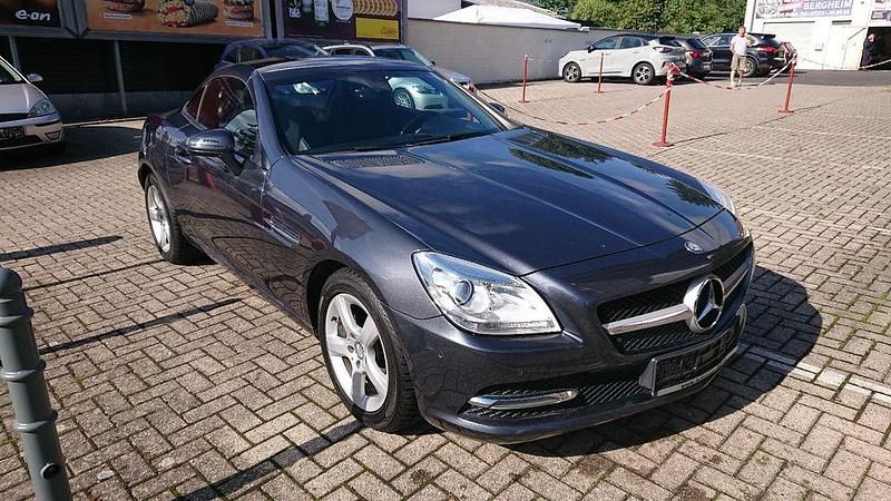 Grau Gebraucht 2013 Mercedes SLK200 Cabrio | 15.850 € (Guter Preis) - Bild 1/4