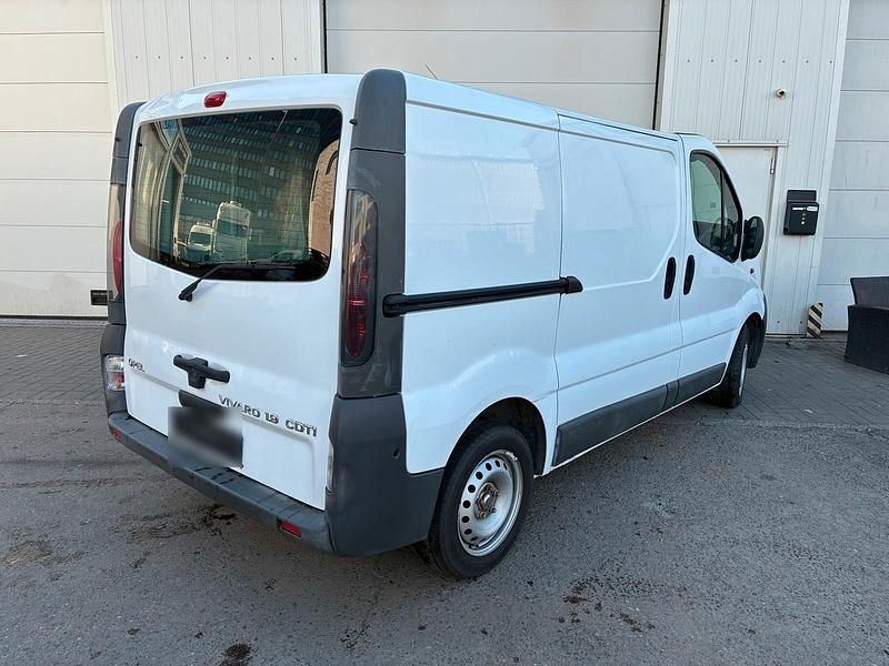 Używany Opel Vivaro 80 KM (58 kW) 2004 Biały Minivan