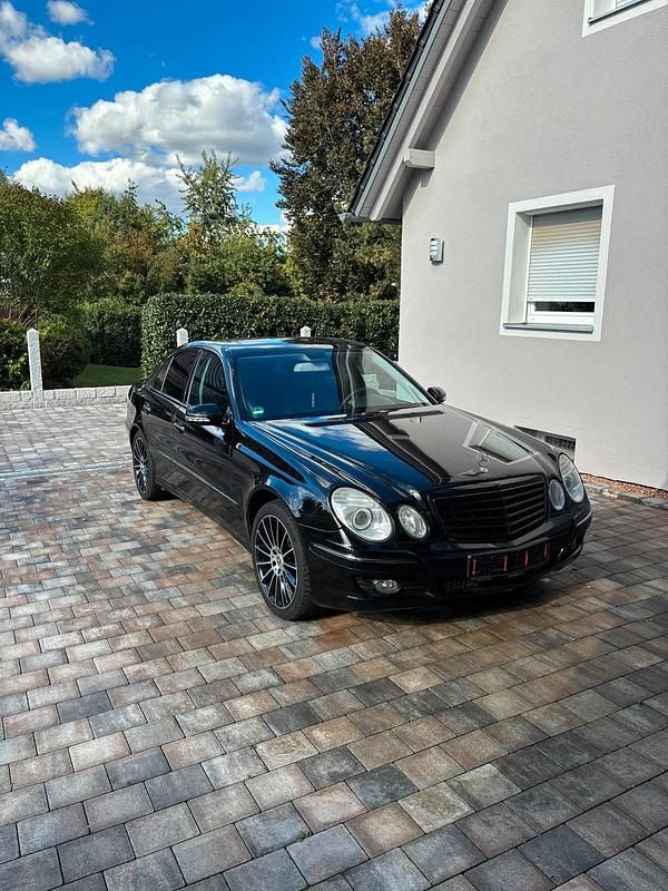 Schwarz Gebraucht 2008 Mercedes E320 Limousine | 5.000 € (Fairer Preis) - Bild 1/4