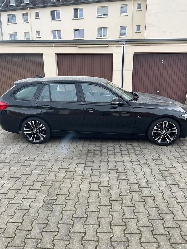 Gebraucht BMW 330 Sport Line 258 PS (189 kW) 2018 Schwarz Kombi