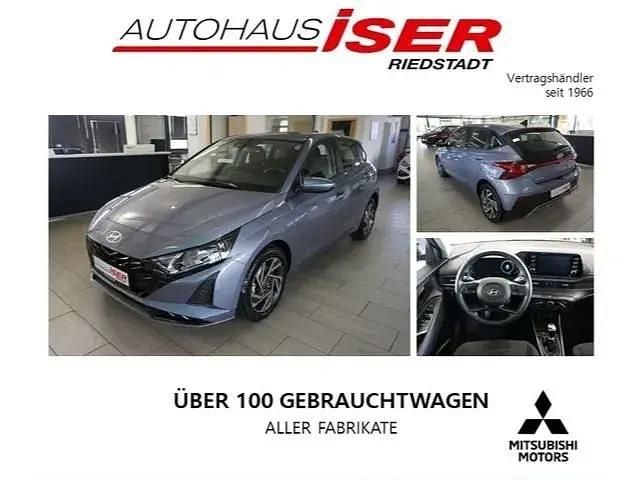 Blau Gebraucht 2024 Hyundai i20 Trend Limousine | 17.890 € (Fairer Preis) - Bild 1/4