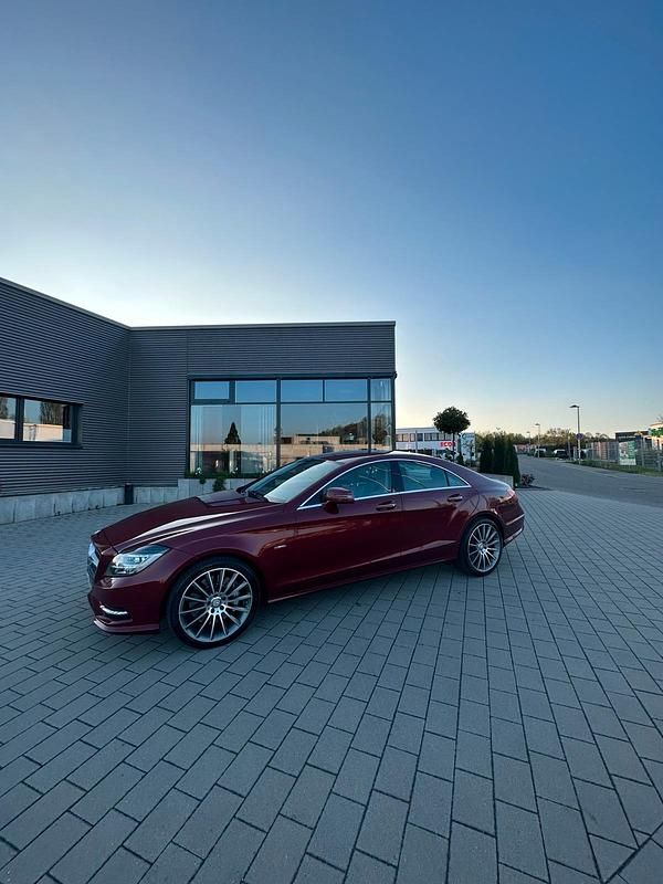Rot Gebraucht 2012 Mercedes CLS500 AMG line Limousine | 23.500 € - Bild 1/4