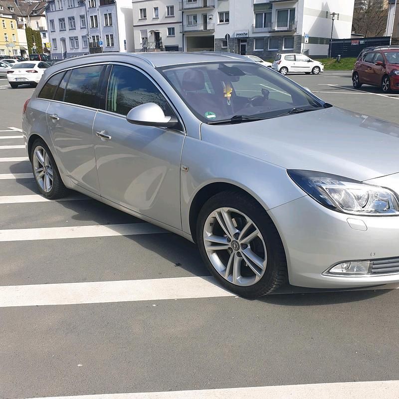Gebraucht Opel Insignia 160 PS (117 kW) 2012 Silber Kombi