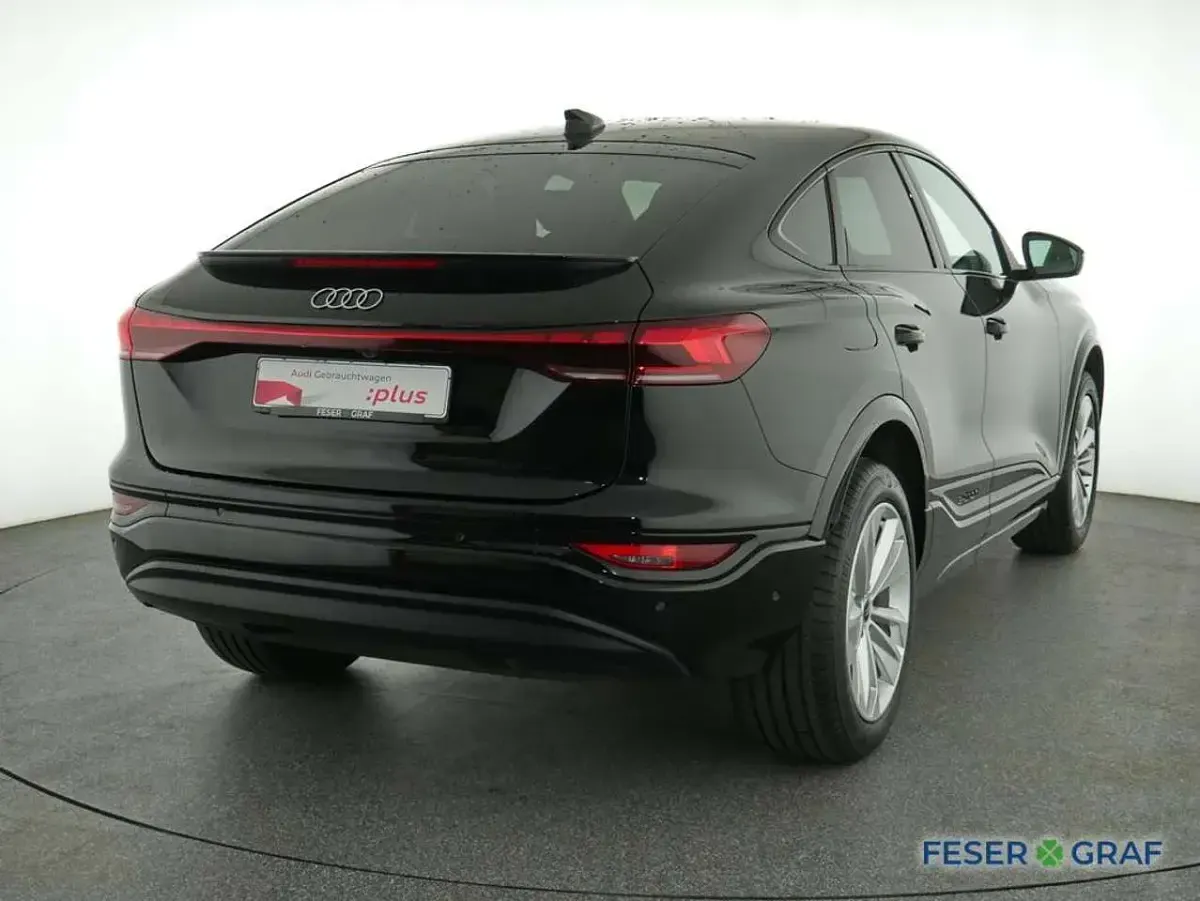 Second-hand Audi Q6 Sportback e-tron Sport 185 kW (252 CP) 2025 Negru SUV